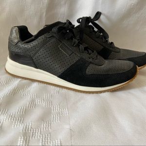 Aetrex Daphne black sneakers.  Black Leather, suede, patent. Size 8